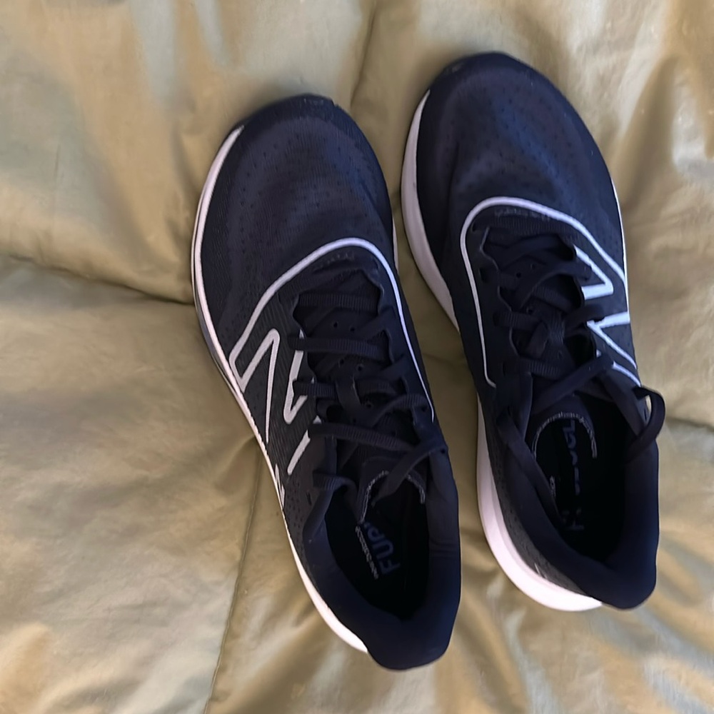 New Balance fuel cell sneakers Black size 8 1/2.